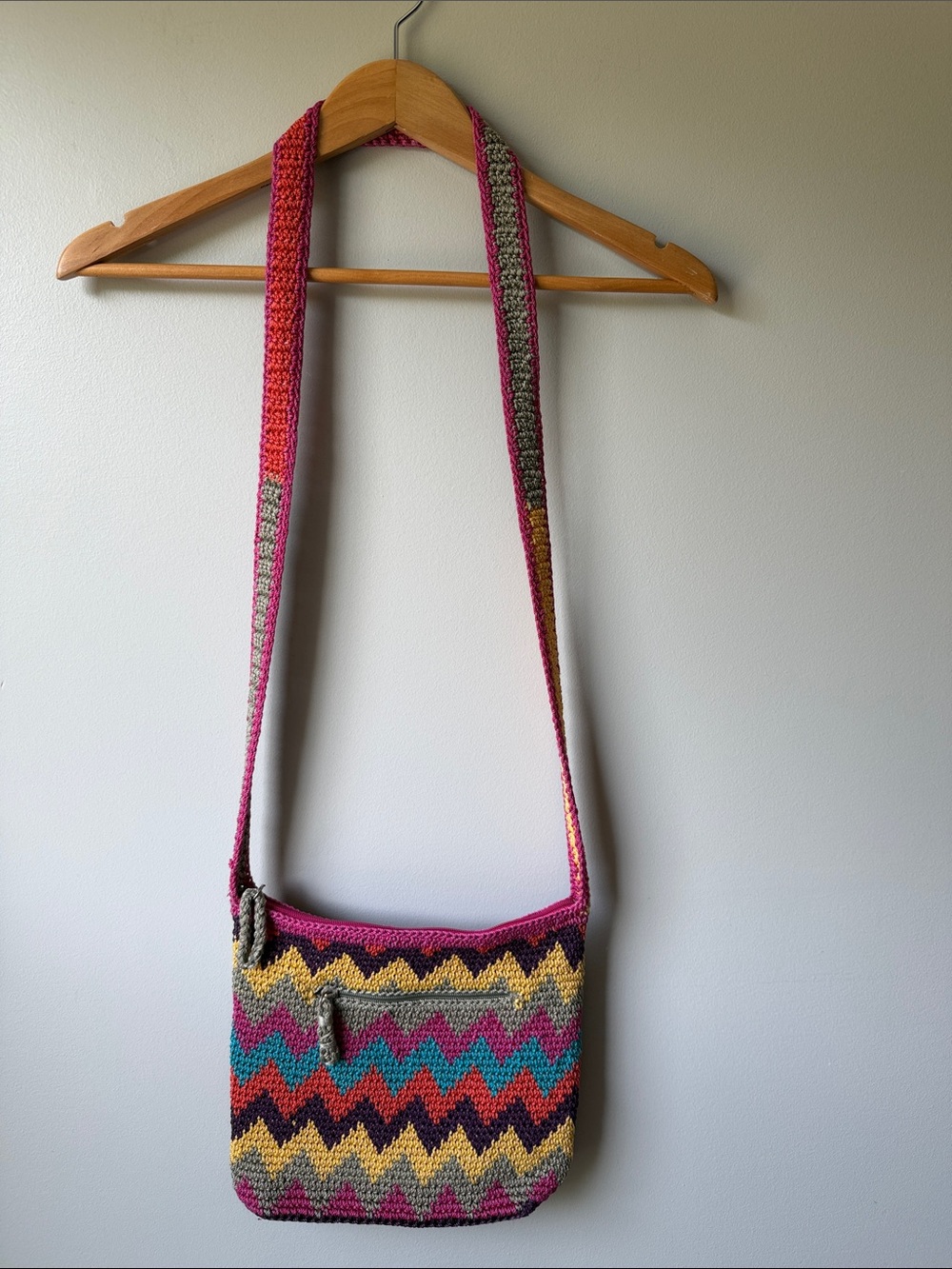THE SAK ORIGINALS FUN MULTI-COLORED CROCHETED CHEVRON HOBO/BOHO SHOULDER BAG - Picture 2 of 7